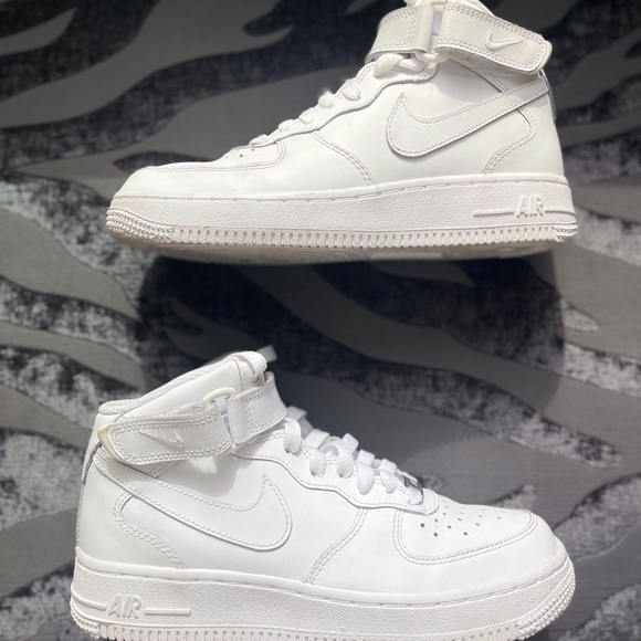 White Nike Air Force 1 Mid - Picture 2 of 5